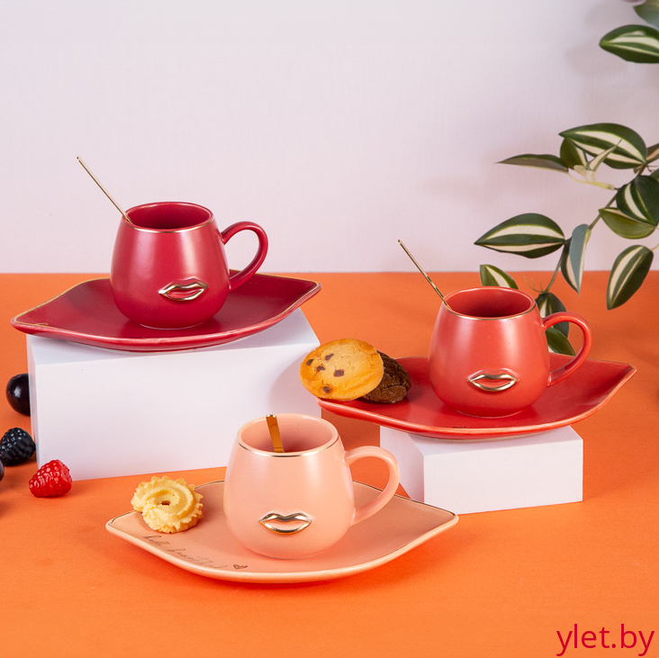 Кружка с блюдцем "Губы"