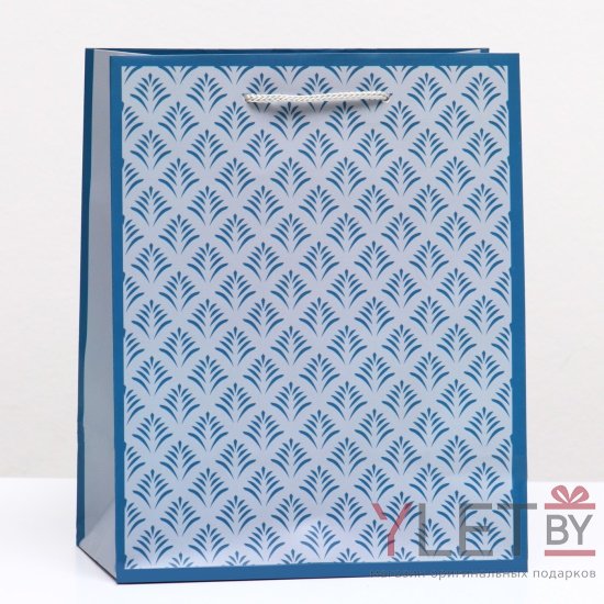 Пакет подарочный Принт на сером, 18 х 22.3 х 10 см