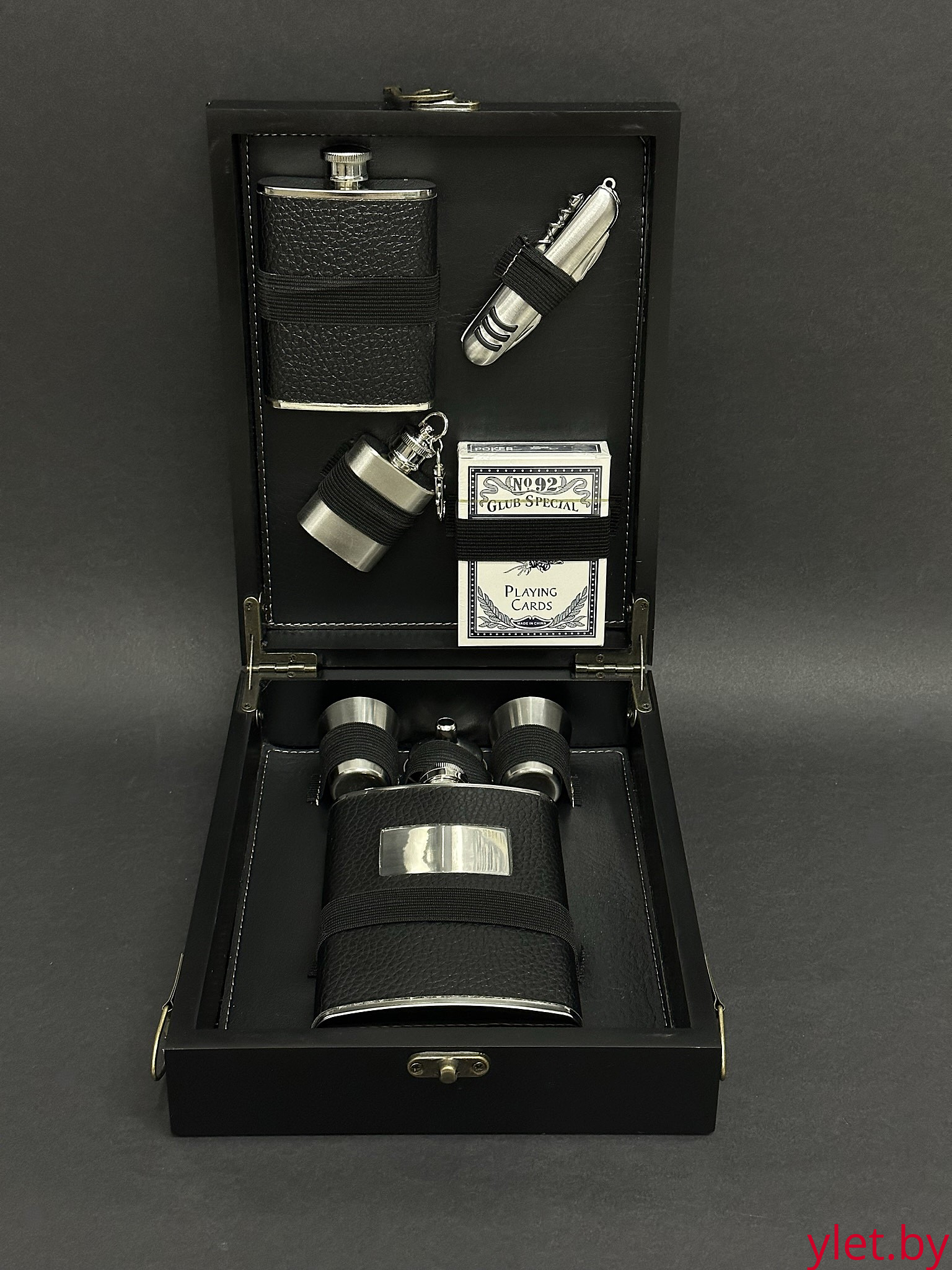 Набор подарочный (7 предметов) 23-MH-5 (Фляжка 9oz, фляжка 7oz, фляжка брелок 1 oz, мультитул, карты 2 стопки, лейка, ремень для переноски)
