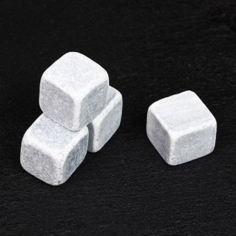 Подарочный набор «Первый во всём»: стакан стеклянный 250 мл, камни для виски, щипцы