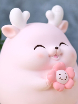 Копилка «Олененок с цветком», розовая