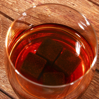 Камни для виски «Принимаю на грудь», 4 шт