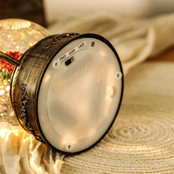 Снежный шар с подсветкой музыкальный Ретро фонарь круглый "Снеговик с подарком" d - 15 см, высота 22 см