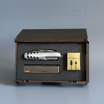 Подарочный набор " BO$$ " (мультитул, USB зажигалка Ciger, зарядный кабель)