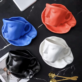 Кружка с блюдцем "Лицо" (красная)