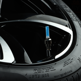 Светящиеся колпачки на ниппель колеса 2 шт. (синий)