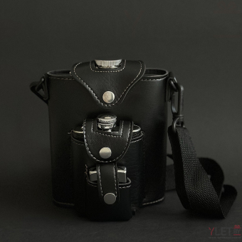 Набор походный 4 предмета черный (фляжка 530 мл, фляжка 120 мл, зажигалка бензиновая, ремень для переноски)