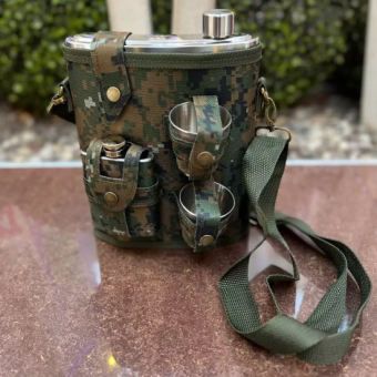Набор походный Камуфляж. Фляжка 1.4 литра, фляжка 120 мл, 2 стопки, сумка для переноски