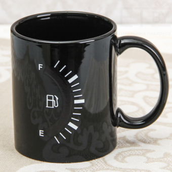 Кружка хамелеон Уровень топлива черная