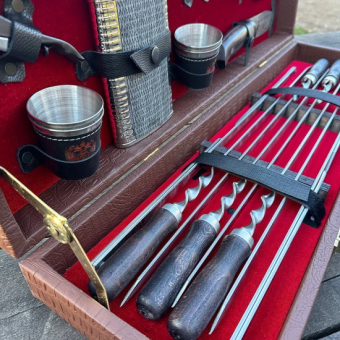 Набор с шампурами для шашлыка в чемодане Медведь, 16 предметов, коричневый 1009 Кизляр