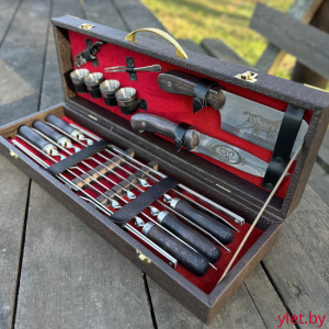 Набор с шампурами для шашлыка в чемодане Искра, 15 предметов, коричневый 1010 Кизляр